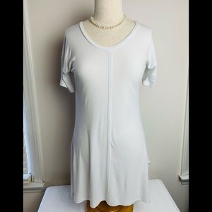 Neiman Marcus White scoop neck long top